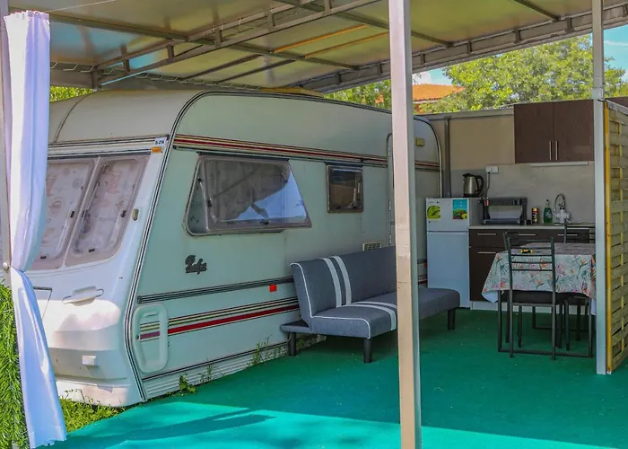 Camping Sunny House Caravans