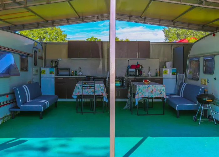 Sunny House Caravans Camping